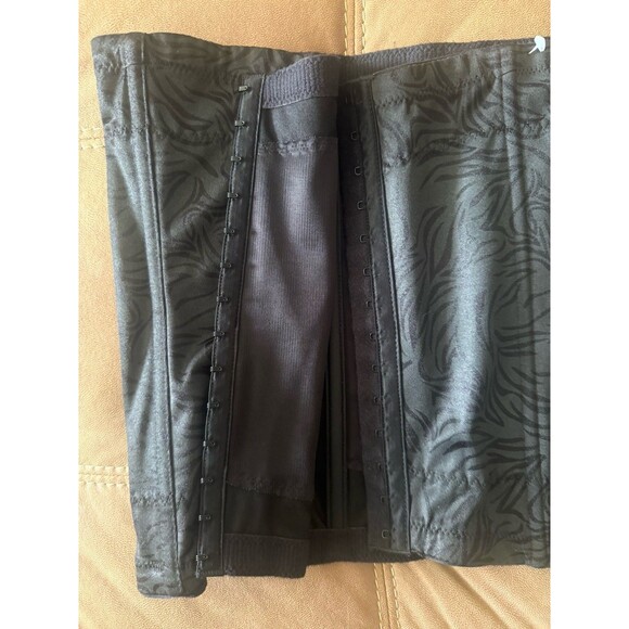 NWT Maidenform Black Ultra Firm Waist Snipper Tummy Shapewear Size Medium - Picture 2 of 7